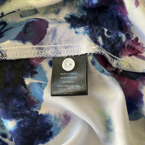 Short sleeve 2x paisley print button up the front blouse - Picture 4 of 4